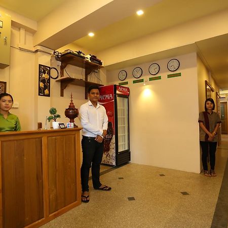 Hostel H Way Γιανγκόν Εξωτερικό φωτογραφία