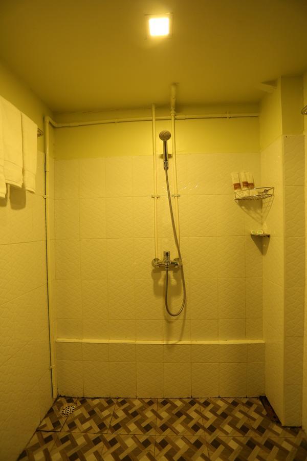 Hostel H Way Γιανγκόν Εξωτερικό φωτογραφία
