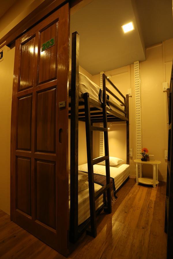 Hostel H Way Γιανγκόν Εξωτερικό φωτογραφία