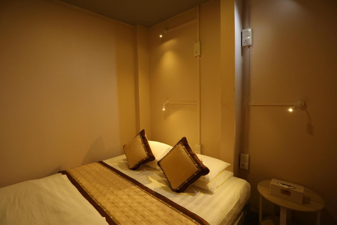 Hostel H Way Γιανγκόν Εξωτερικό φωτογραφία