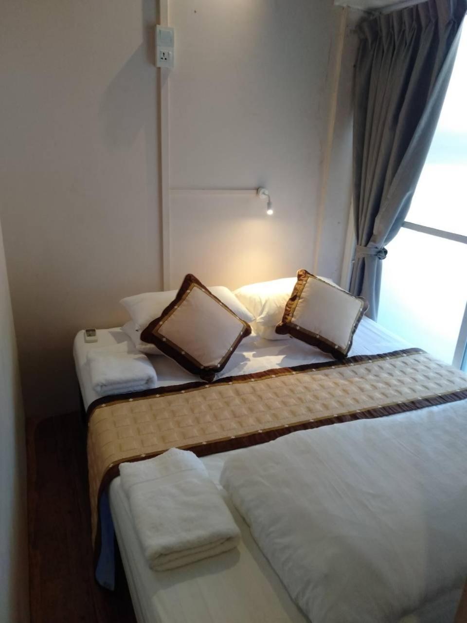 Hostel H Way Γιανγκόν Εξωτερικό φωτογραφία
