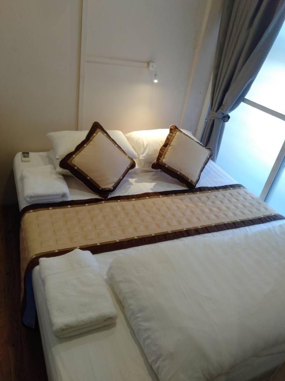 Hostel H Way Γιανγκόν Εξωτερικό φωτογραφία